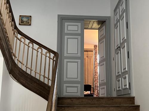 img_2241-vue_escalier_principal